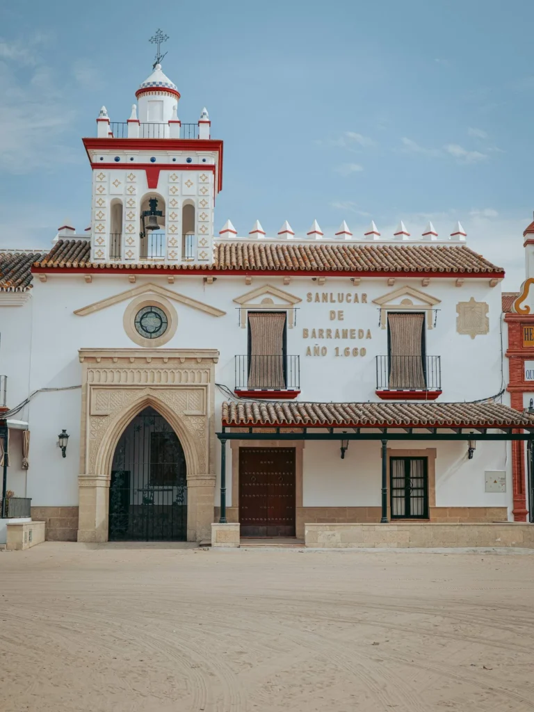 Fachada con la inscripción Sanlúcar de Barrameda, Año 1660, en El Rocío